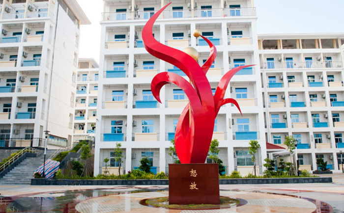 定制不銹鋼雕塑怎么選比較好？