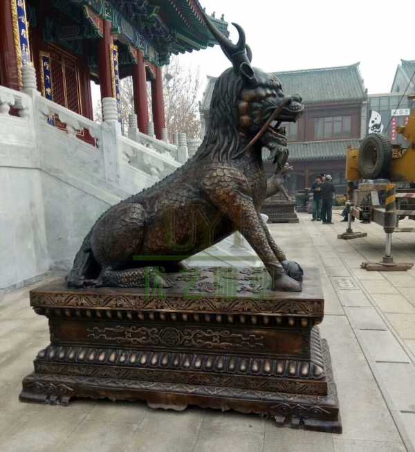 居宗教廟堂之高，擇黃銅麒麟雕塑守業(yè)